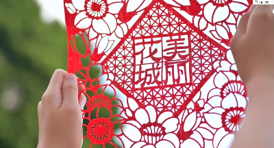 出手不凡！指尖手藝人在紙上“再造”袖珍廣州景！