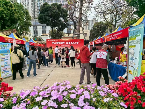 “弘揚(yáng)雷鋒精神  凝聚志愿力量”黨群先鋒志愿服務(wù)活動(dòng)1.jpg