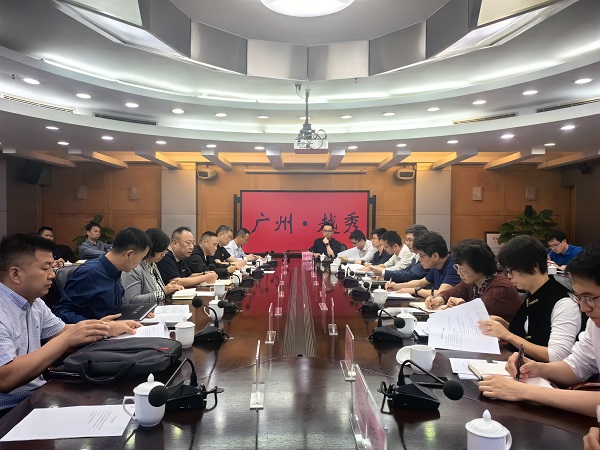 市河長(zhǎng)辦專(zhuān)職副主任賀成偉同志帶隊(duì)調(diào)研越秀區(qū)河長(zhǎng)制及海綿城市建設(shè)工作