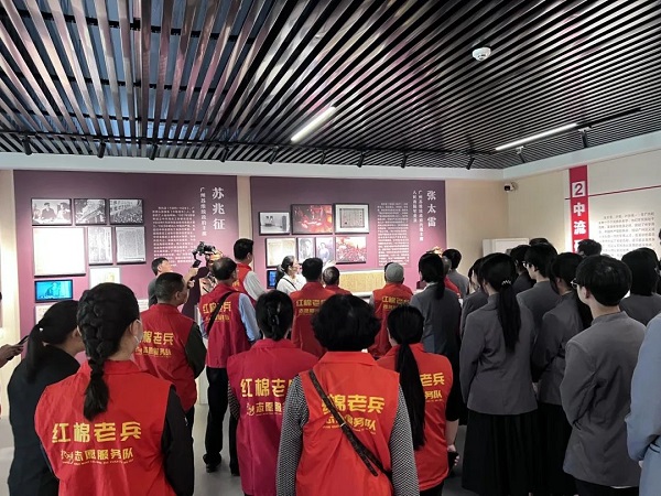 緬懷革命先烈、傳承紅色基因.jpg